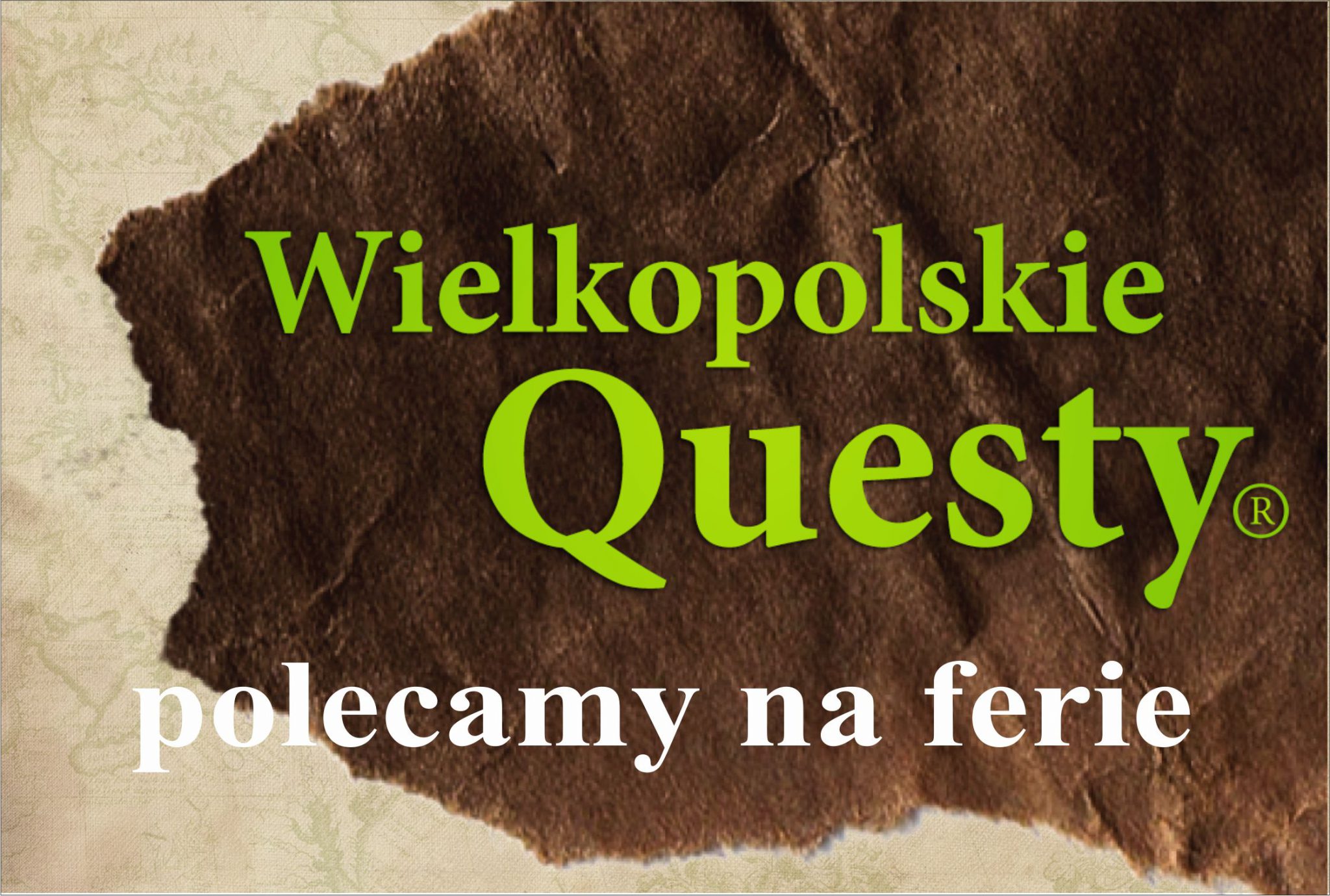 grafika: brązowa łatka z zielonym napisem Wielkopolskie Questy; dodatkowy tekst: polecamy na ferie (białe litery)