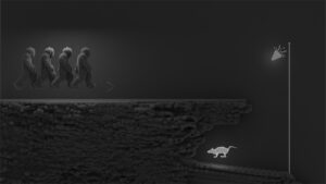 Grafika promująca wystawę. Czarno-białe tło, na którym widoczne są cztery idące postaci. Po prawej stronie grafiki rysunek lampy ulicznej, poniżej rysunek szczura.