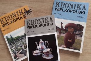 trzy numery czasopisma Kronika Wielkopolski z różnymi zdjęciami na okładkach